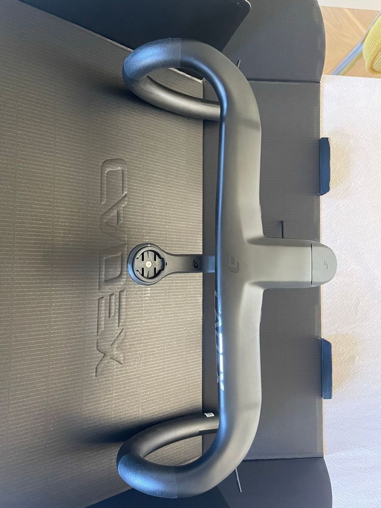 Used Cadex Aero Integrated Handlebar 2026 bike — image 2 of 4