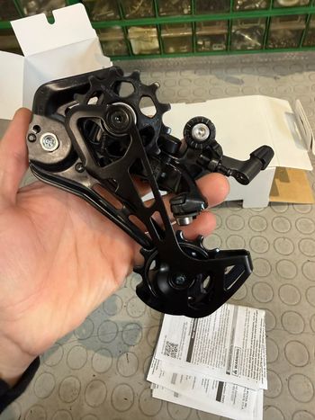 Used Shimano CUES. 11s. CAMBIO + CASSETTA + COMANDO DX. bike — image 12 of 19