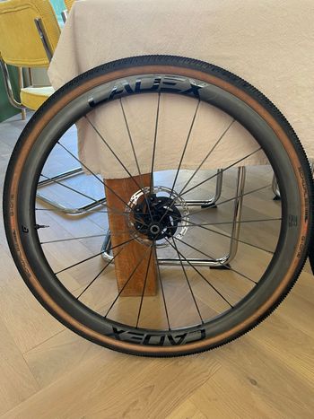Used Cadex AR 35 Gravel Wheelset 2025 bike — image 3 of 5