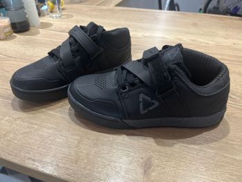 Used LEATT 4.0 Clip Shoe Hommes 2025 bike — image 1 of 5