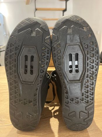 Used LEATT 4.0 Clip Shoe Hommes 2025 bike — image 3 of 5