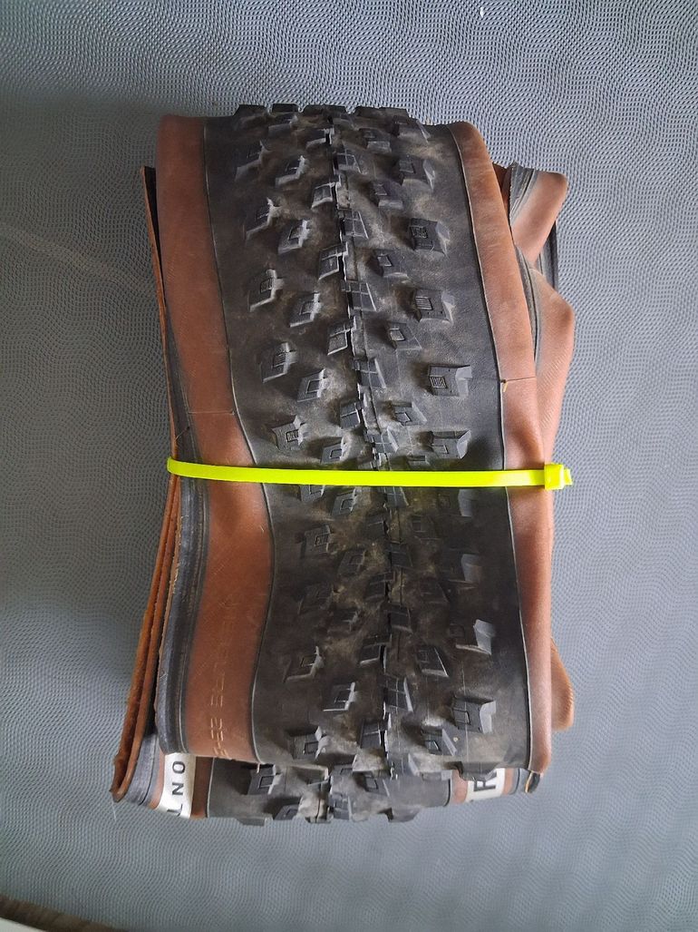 Used Specialized Fast Track Tire 2025 bike — image 2 of 4