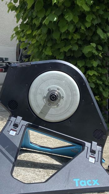 Used Tacx NEO 2T Smart Trainer 2024 bike — image 3 of 4