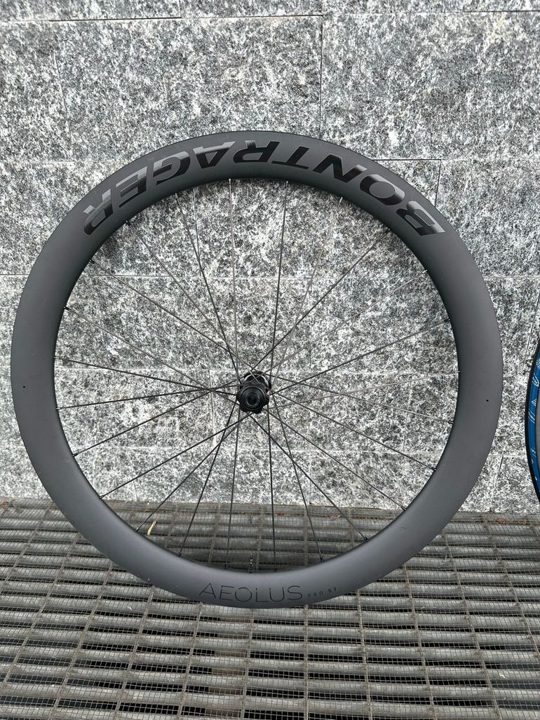 Used Bontrager Aeolus Pro 51 TLR Disc Road Wheel bike — image 2 of 8