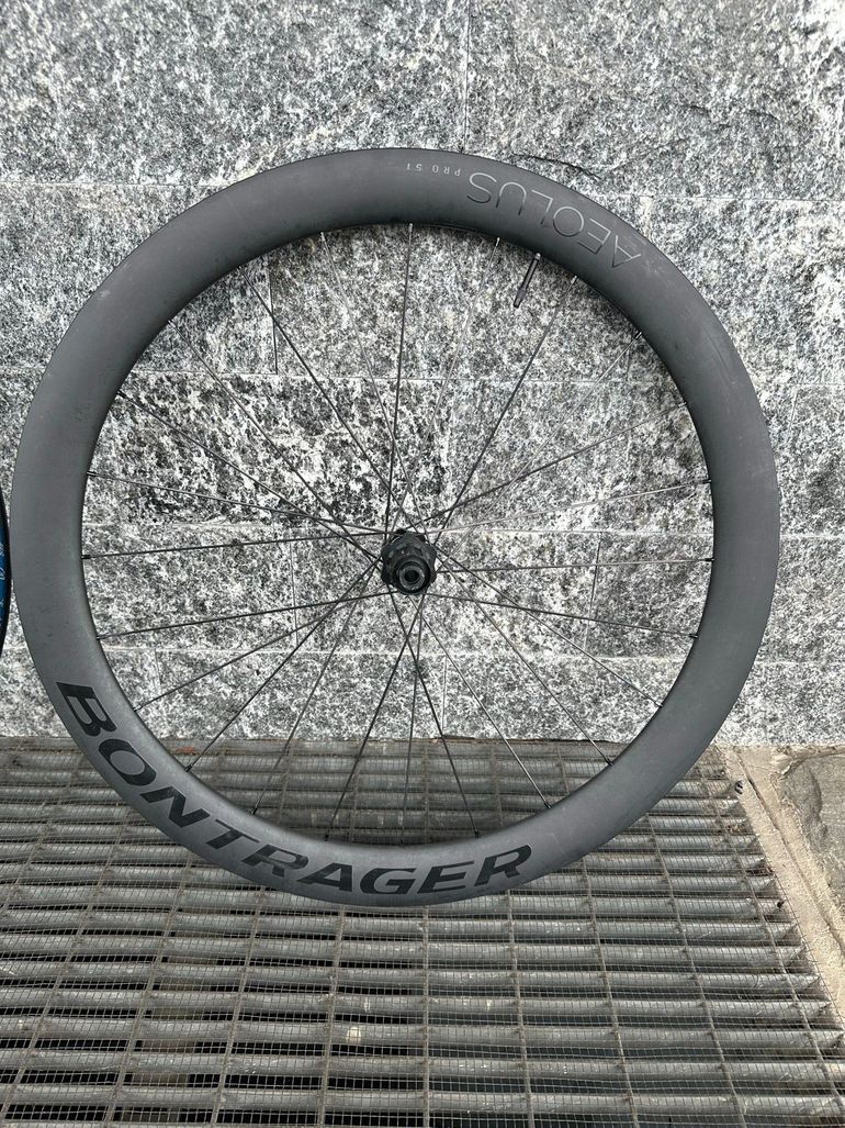 Used Bontrager Aeolus Pro 51 TLR Disc Road Wheel bike — image 3 of 8