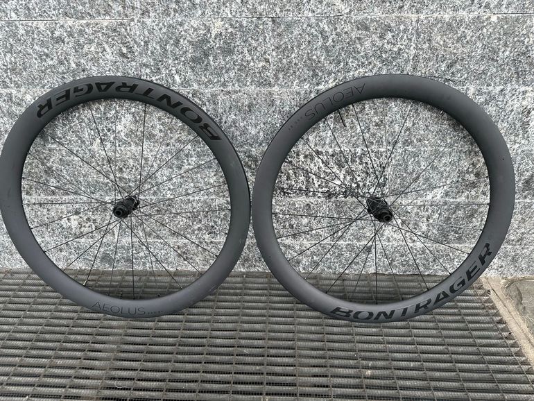Used Bontrager Aeolus Pro 51 TLR Disc Road Wheel bike — image 4 of 8