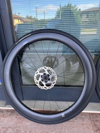 Used Giant SLR 2 50 Disc WheelSystem 2024 bike — image 9 of 12
