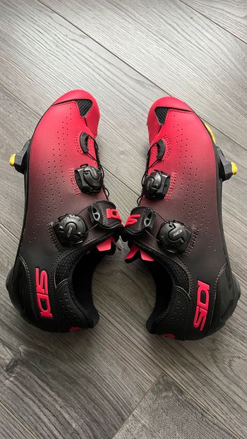 Used Sidi Genius 10 Road (Rosso/Nero) 41.5 bike — image 3 of 5