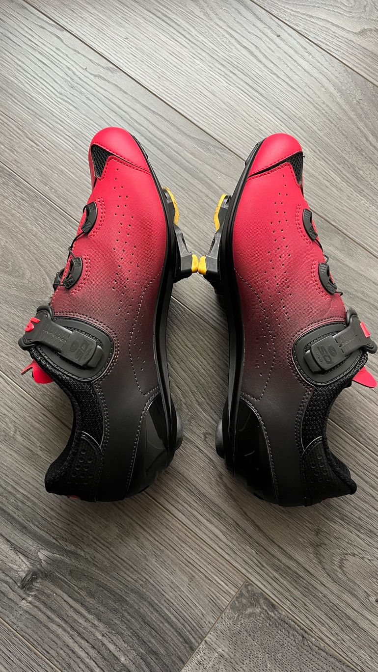 Used Sidi Genius 10 Road (Rosso/Nero) 41.5 bike — image 2 of 5