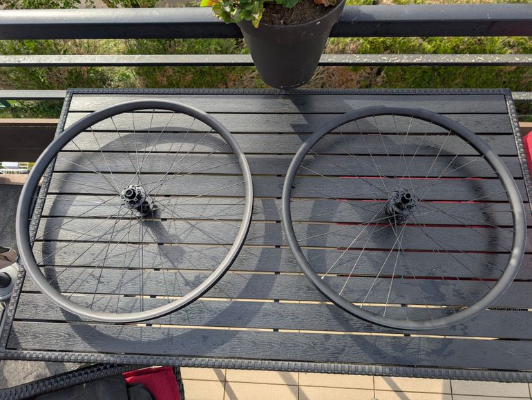 Used Specialized Hookless Alloy Mullet Wheelset bike — image 4 of 15