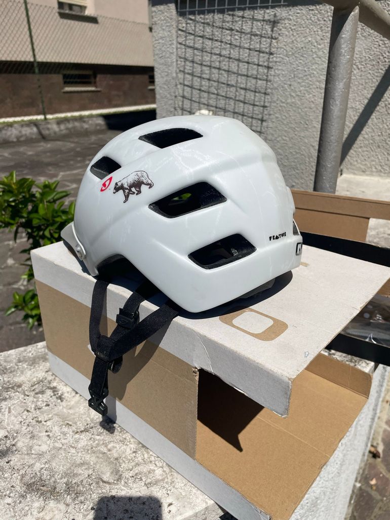 Used Giro MTB Gravel Helmet bike — image 1 of 3