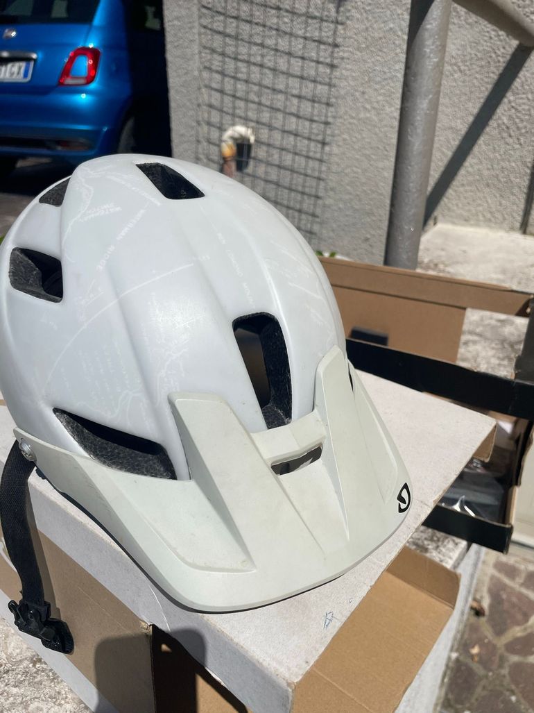 Used Giro MTB Gravel Helmet bike — image 2 of 3