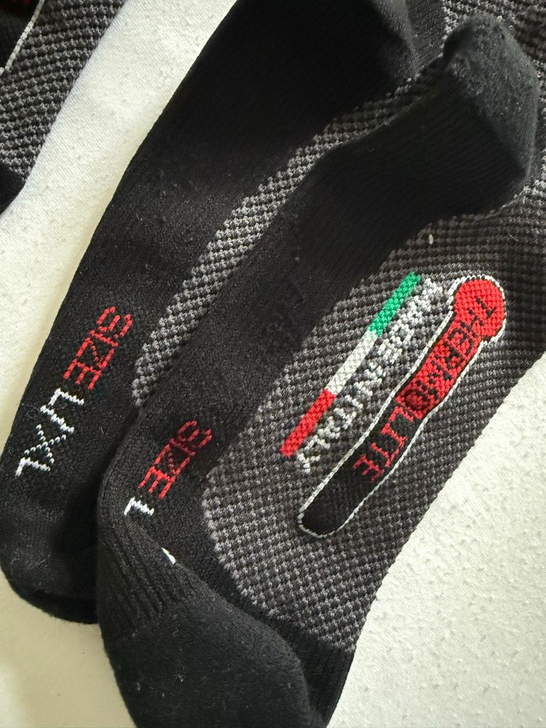 Used Ekoi Thermolite Carbon Radsocken bike — image 2 of 3