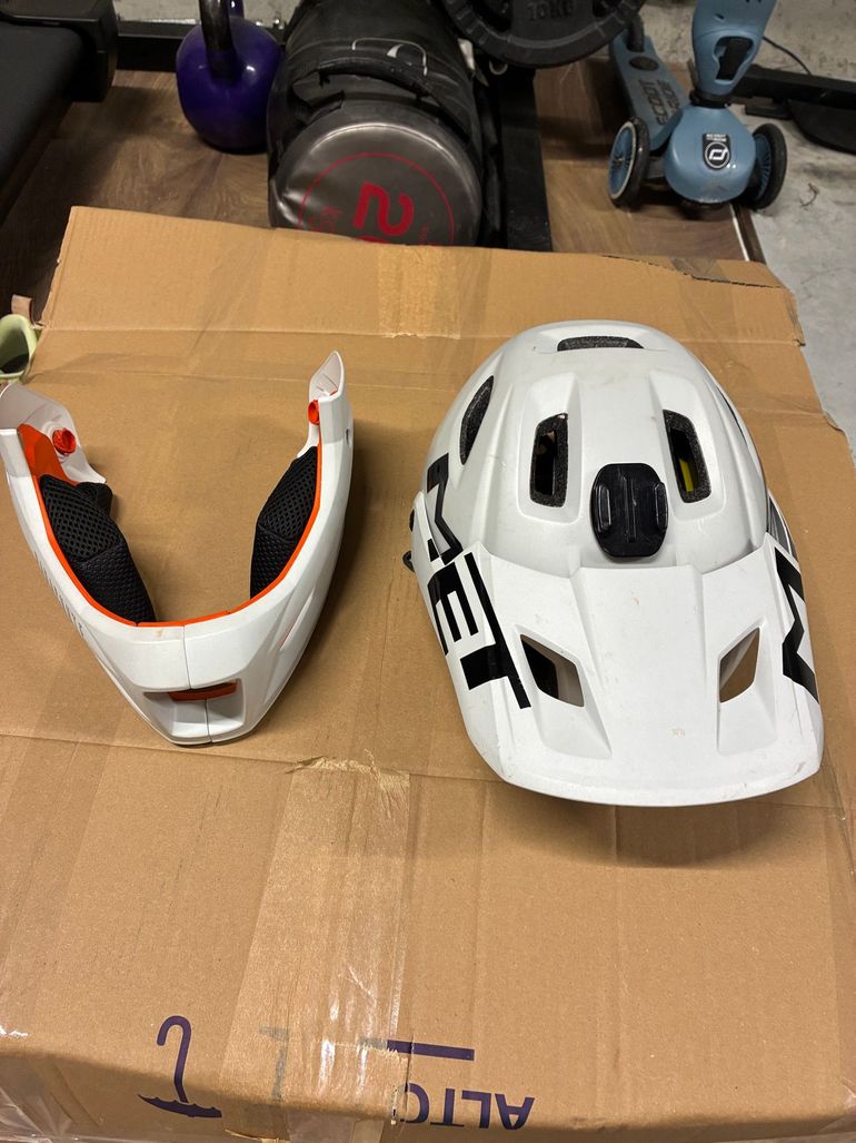 Used MET Parachute MCR MIPS Helmet 2022 bike — image 4 of 5