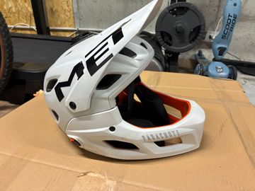 Brugt MET Parachute MCR MIPS Helmet 2022 Cycling Accessories