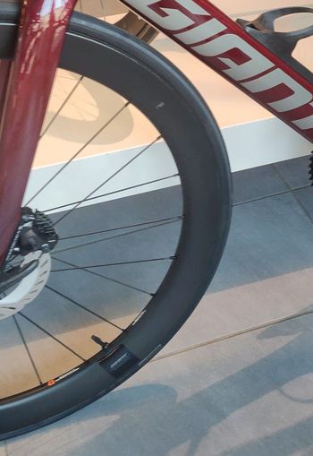 Used Giant SLR 1 50 Carbon Disc Wheels 2024 bike — image 4 of 4