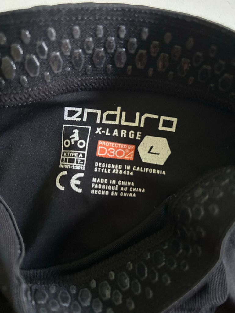 Used Fox d30 Knee Pads bike — image 2 of 3