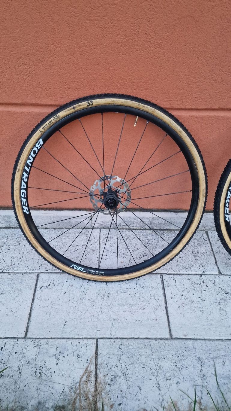 Used Bontrager ruote RSL race shop limited bike — image 2 of 6