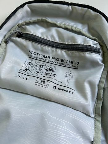 Used Scott Trail Protect FR 10 Backpack bike — image 3 of 7