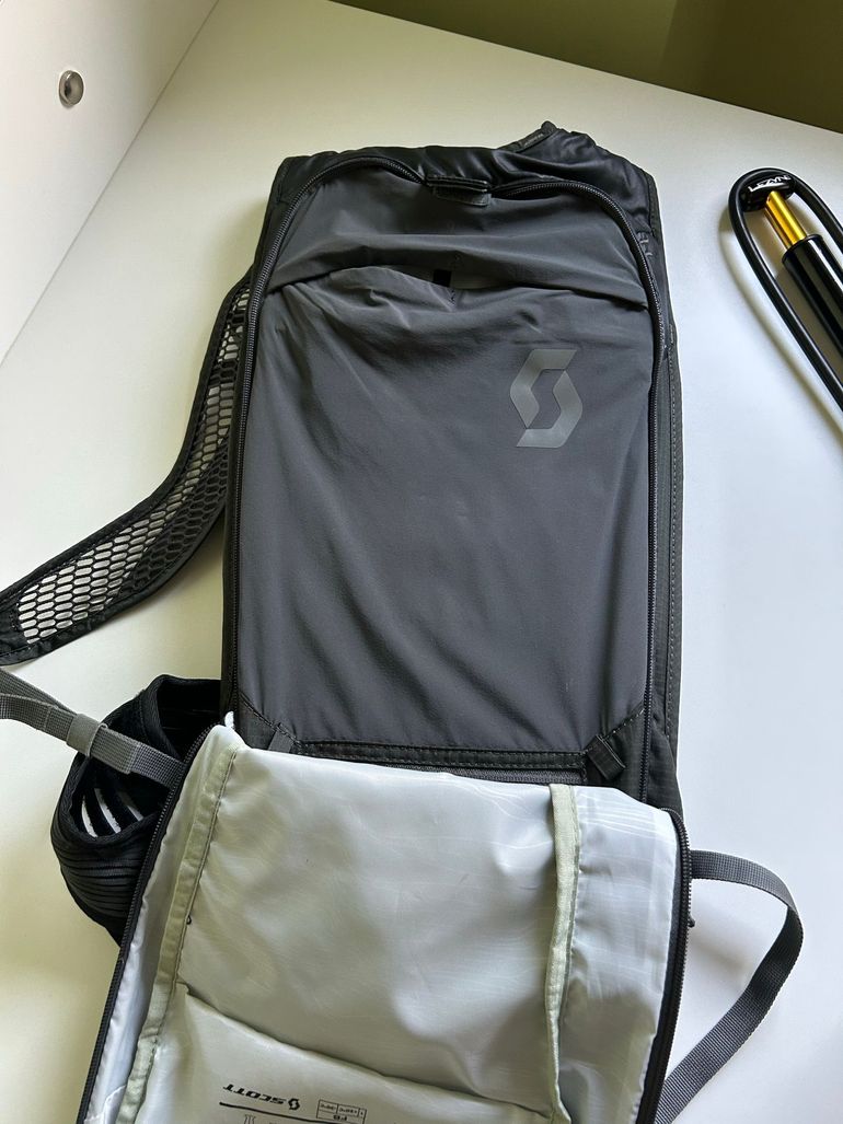 Used Scott Trail Protect FR 10 Backpack bike — image 6 of 7