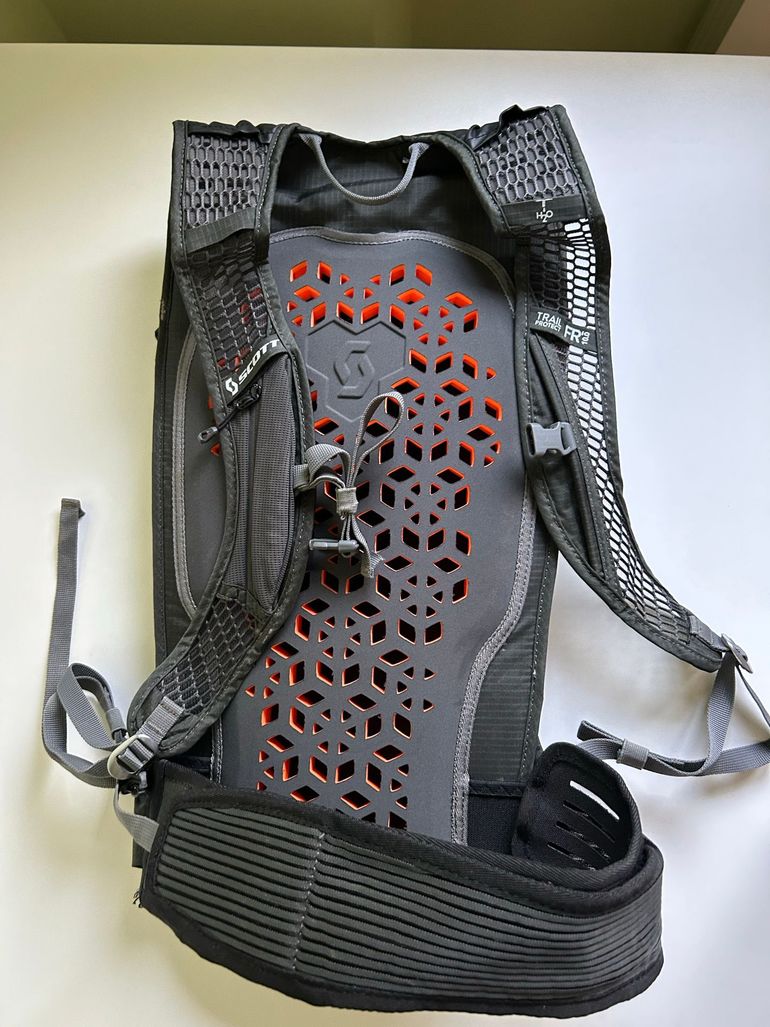 Used Scott Trail Protect FR 10 Backpack bike — image 2 of 7