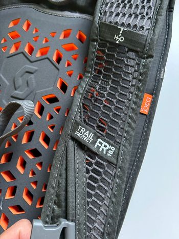 Used Scott Trail Protect FR 10 Backpack bike — image 5 of 7