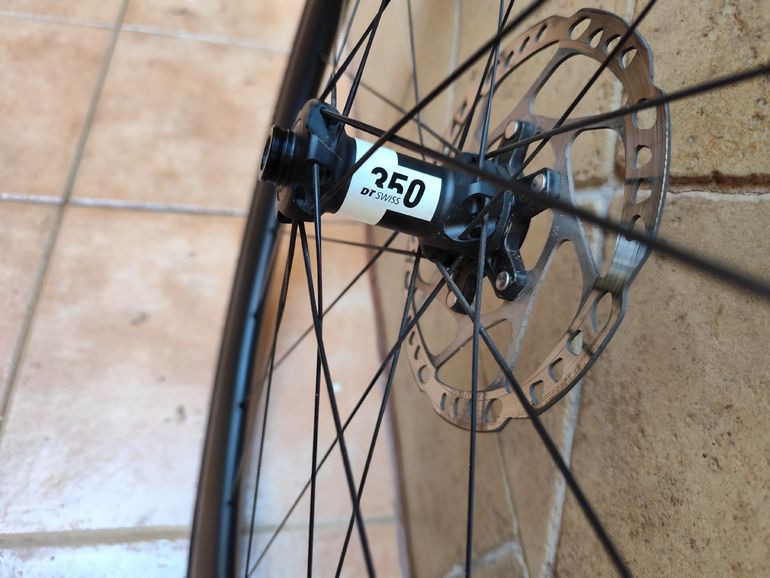 Used Dt Swiss Carbono Llantas Buje 350 2025 bike — image 6 of 11