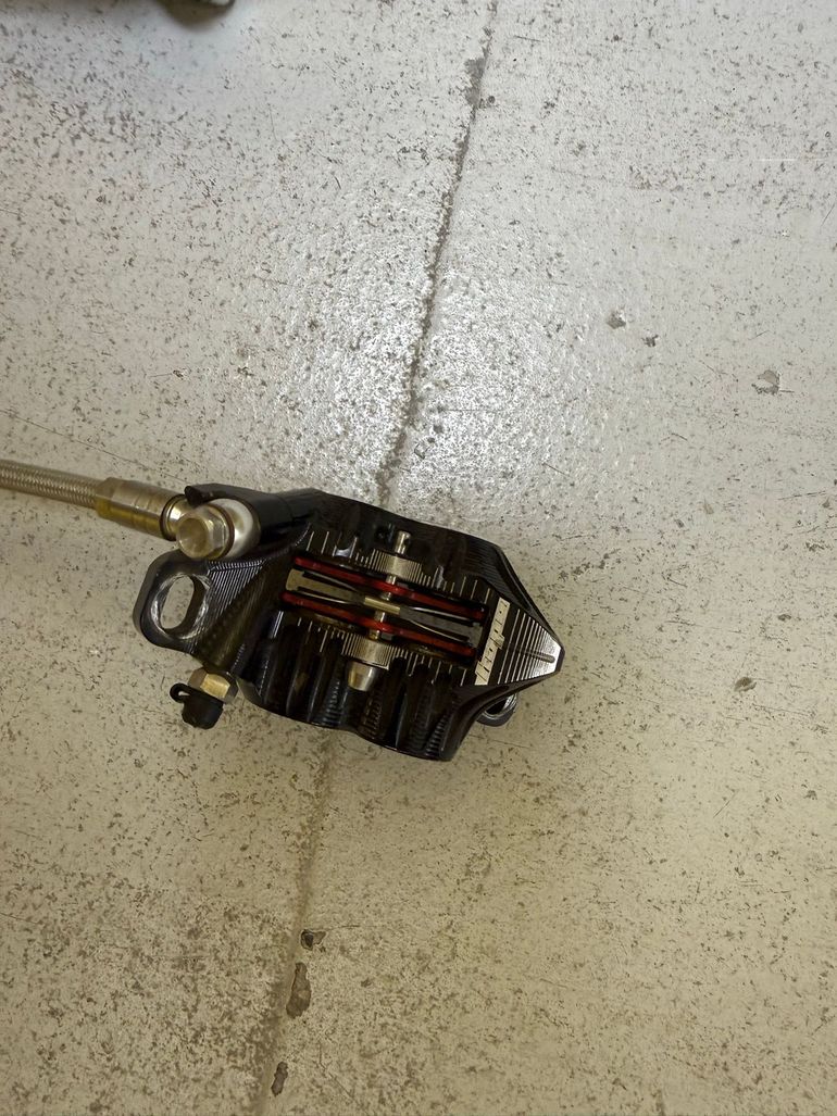 Used Hope Tech 3 V4 Disc Brake bike — image 8 of 9