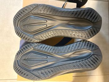 Used Asics Novablast 5 bike — image 3 of 4