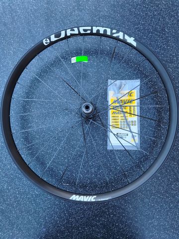 Używany Mavic e-deemax 27'5" Spline CenterLock Wheels