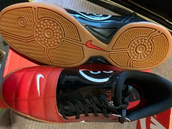 Used Nike Total 90 Men's Shoes bike — image 3 of 4