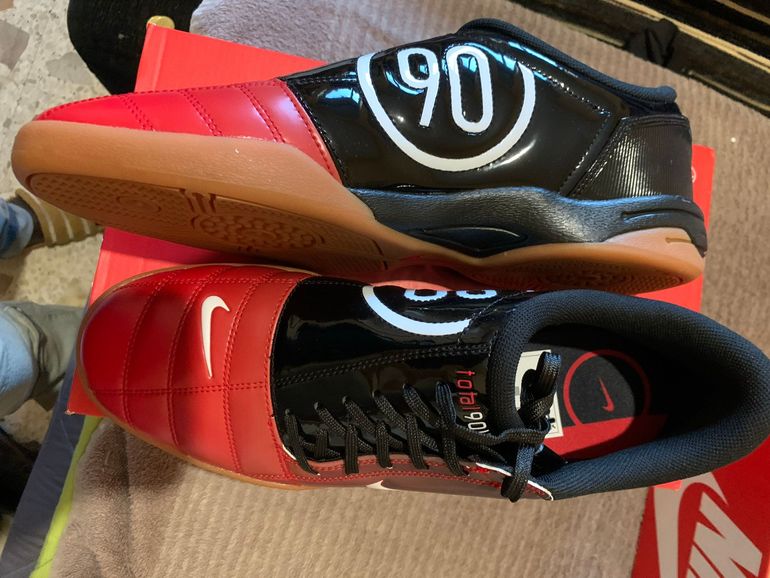 Used Nike Total 90 Men's Shoes bike — image 2 of 4