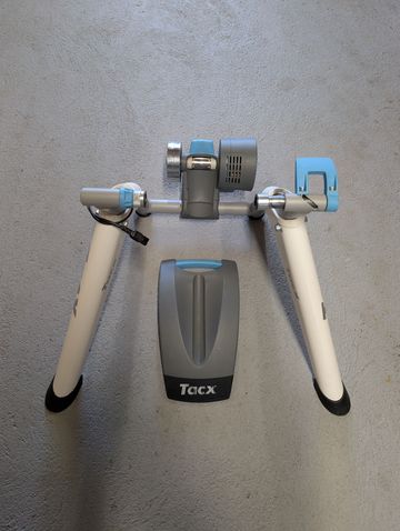 Tacx Flow Smart Trainer bike usato — immagine 2 di 4