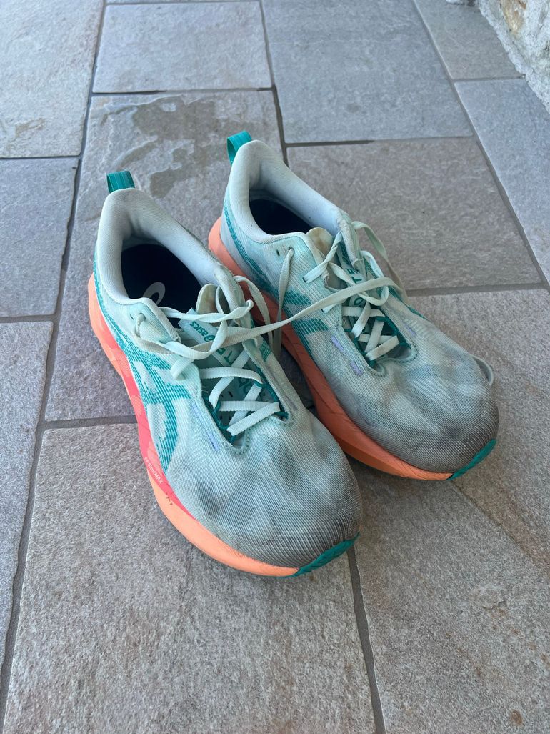 Used Asics Novablast 5 2026 bike — image 2 of 2