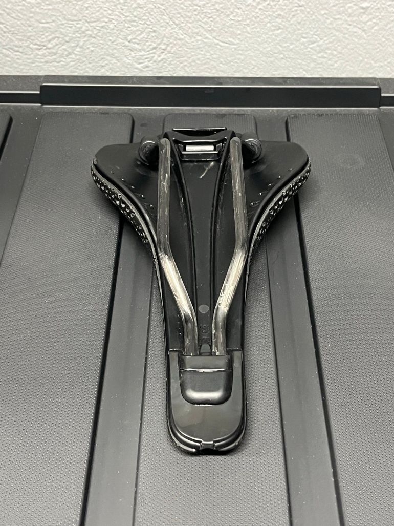 Used Fizik Antares Adaptive Versus R3 bike — image 5 of 5