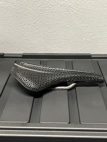 Used Fizik Antares Adaptive Versus R3 bike — image 3 of 5