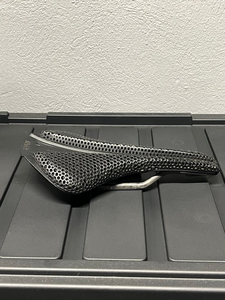 Used Fizik Antares Adaptive Versus R3 bike — image 3 of 5