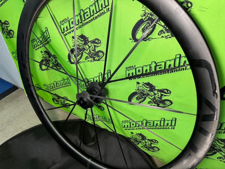 Used Cadex Max 40 Disc 2025 bike — image 3 of 5