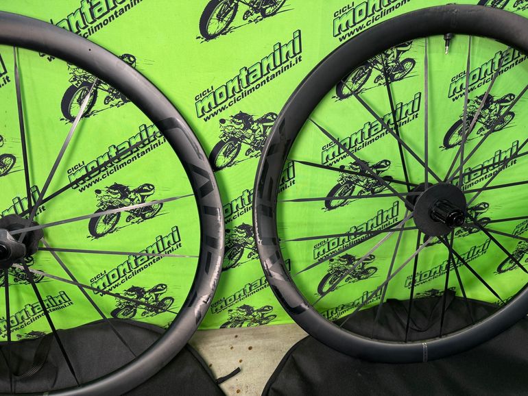 Used Cadex Max 40 Disc 2025 bike — image 4 of 5