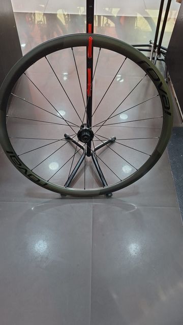 Gebrauchtes Roval Alpinist CLX Carbon Wheelset bike — Bild 12 von 14