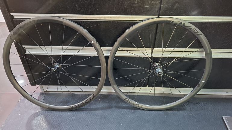 Used Roval Alpinist CLX Carbon Wheelset bike — image 1 of 14