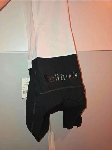 Tweedehands Pas Normal Studios Solitude Bibshorts 2025 bike — afbeelding 1 van 2