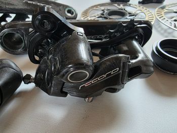 Used Campagnolo (Super) Record 12-speed Mechanical Disc Groupset bike — image 9 of 16