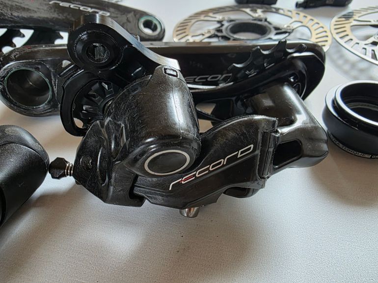 Used Campagnolo (Super) Record 12-speed Mechanical Disc Groupset bike — image 9 of 16