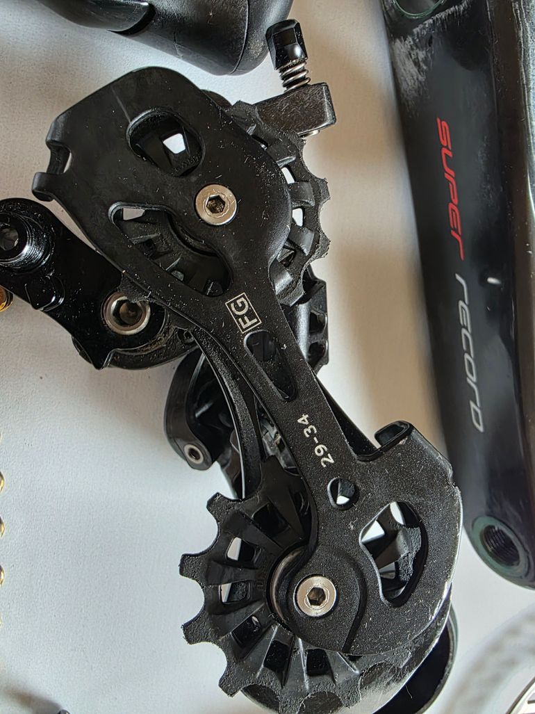 Used Campagnolo (Super) Record 12-speed Mechanical Disc Groupset bike — image 10 of 16