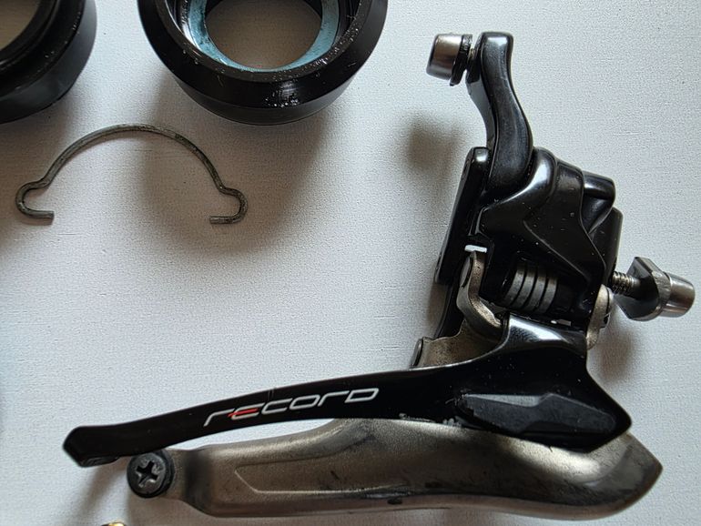 Used Campagnolo (Super) Record 12-speed Mechanical Disc Groupset bike — image 8 of 16