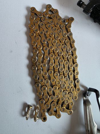 Used Campagnolo (Super) Record 12-speed Mechanical Disc Groupset bike — image 11 of 16