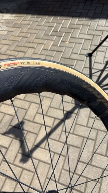 Used Zipp 454 NSW Carbon Tubeless Disc Wheelset bike — image 15 of 16