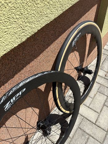Used Zipp 454 NSW Carbon Tubeless Disc Wheelset bike — image 5 of 16