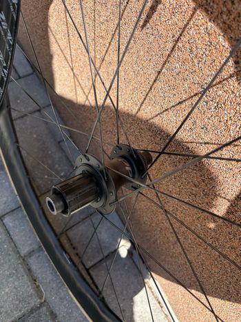 Used Zipp 454 NSW Carbon Tubeless Disc Wheelset bike — image 3 of 16